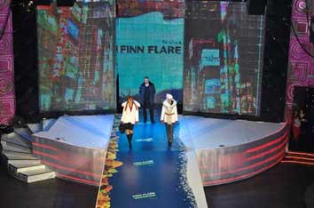 Подиум для модельного показа новой коллекции Finn Flare в клубе Рай